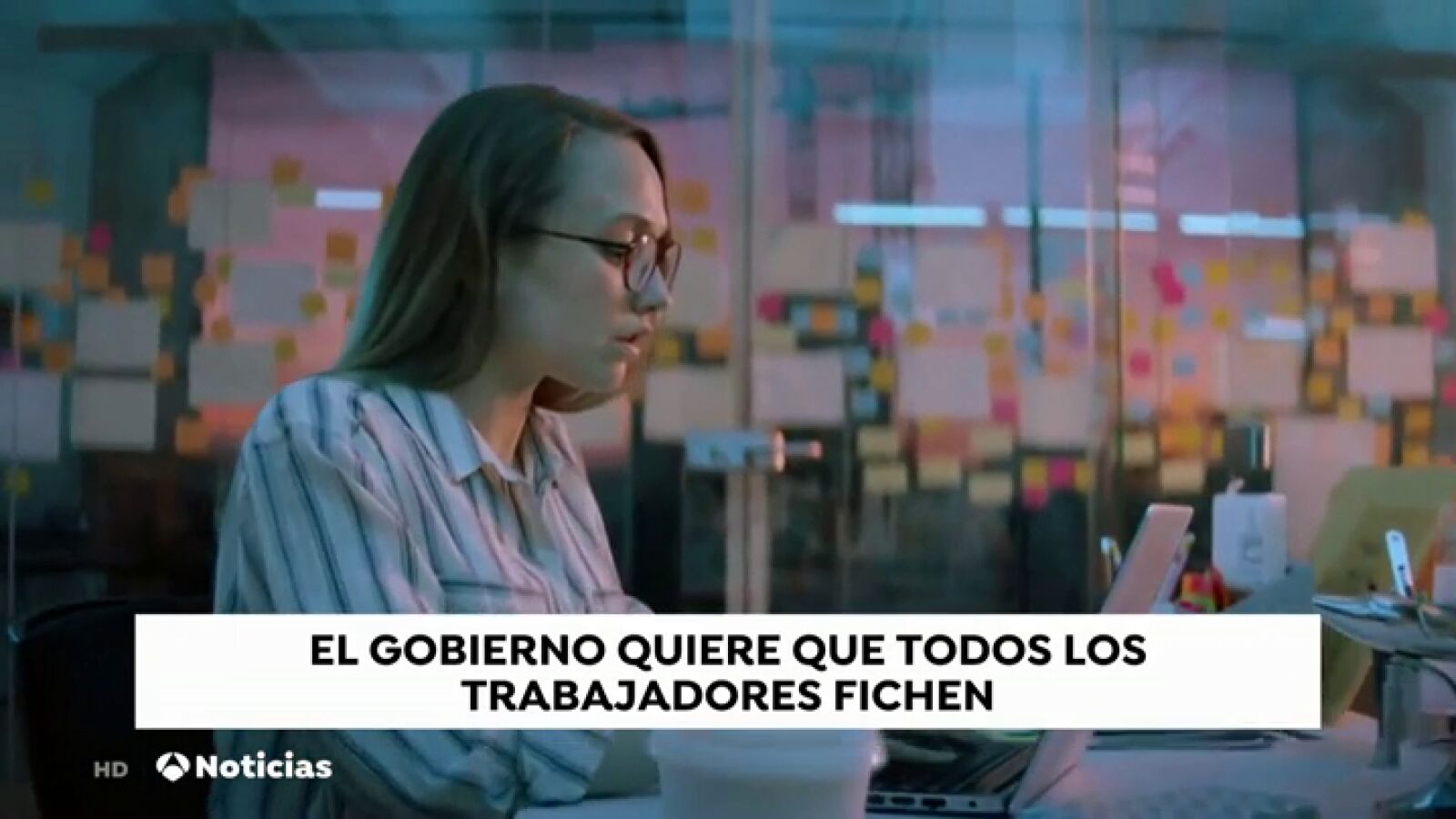  El Gobierno propone medidas de control al entrar y salir del trabajo para evitar las horas extras no remuneradas