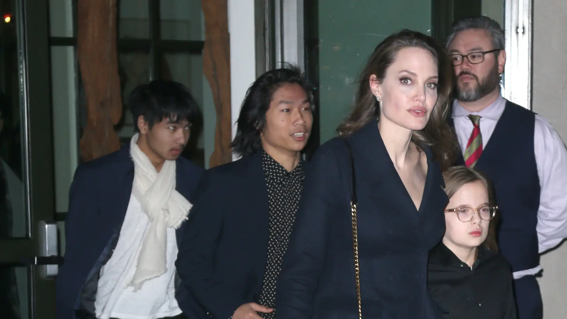 La hija de Angelina Jolie apuesta por las gafitas de moda