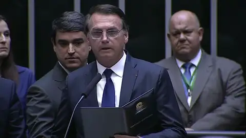 Brasil pide que las escuelas graben a los alumnos cantando el himno nacional Brasil pide que las escuelas graben a los alumnos cantando el himno nacional