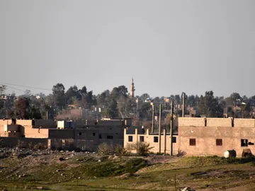 Civiles abandonan último reducto del EI por orden de yihadistas y por hambre Civiles abandonan último reducto del EI por orden de yihadistas y por hambre