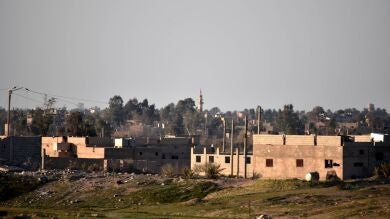 Miles de civiles abandonan el último reducto del Estado Islámico en Siria por orden de yihadistas