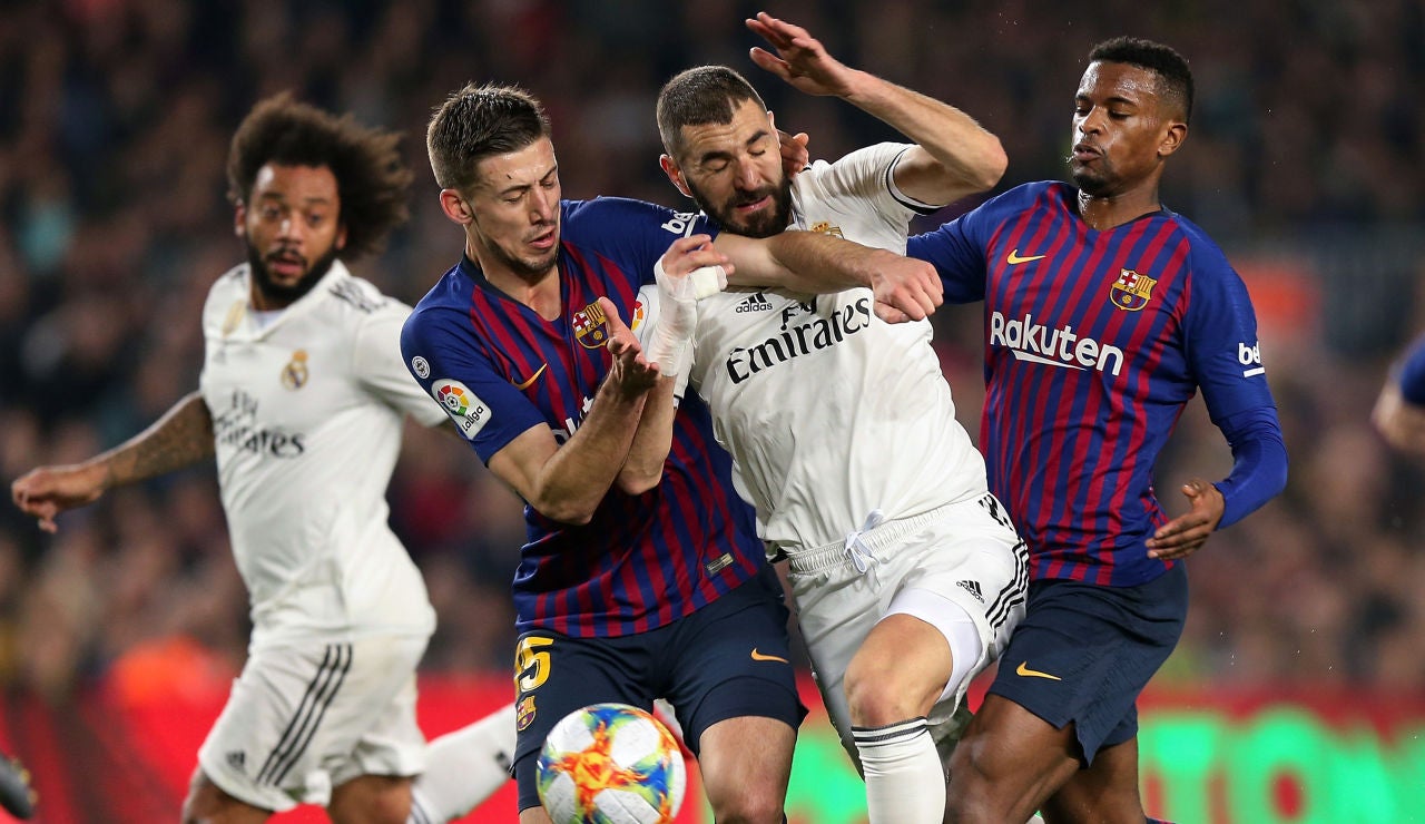 Momento de un Clásico entre Real Madrid y Barcelona Momento de un Clásico entre Real Madrid y Barcelona