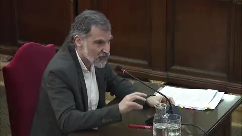 El líder de Òmnium Cultural, Jordi Cuixart, declara en el juicio del 'procés' El líder de Òmnium Cultural, Jordi Cuixart, declara en el juicio del 'procés'