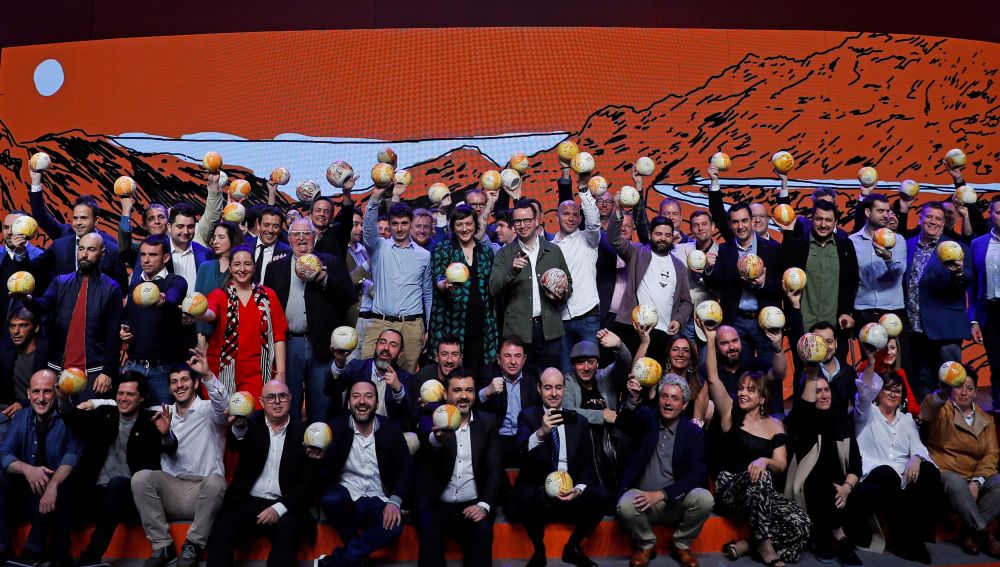 Los galardonados durante la gala de La Guía Repsol celebrada hoy en San Sebastián