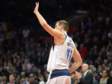 Dirk Nowitzki se despide del Staples Center Dirk Nowitzki se despide del Staples Center
