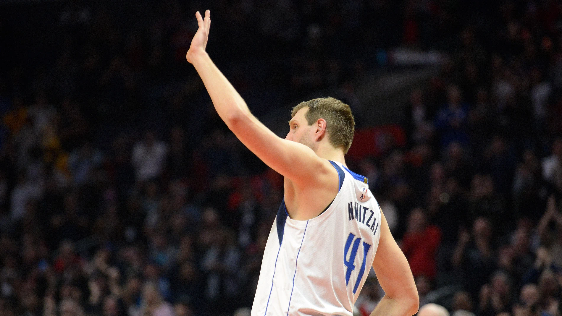 Dirk Nowitzki se despide del Staples Center Dirk Nowitzki se despide del Staples Center