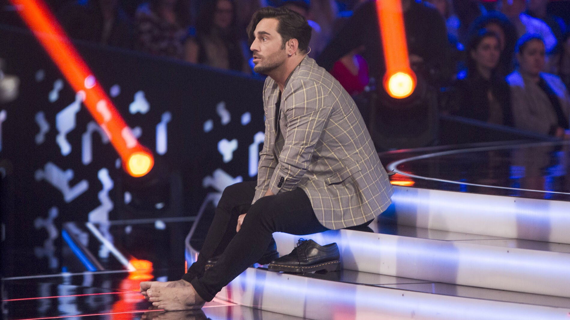 Vídeo: David Bustamante sufre un robo de zapatos en los Asaltos