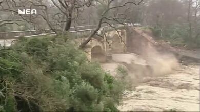 Las precipitaciones derrumban un puente emblemático en la isla griega de Creta