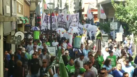 Miles de argentinos protestan ante las medidas de austeridad de Macri Miles de argentinos protestan ante las medidas de austeridad de Macri