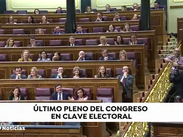 El rifirrafe entre Sánchez y Casado en el último pleno del Congreso antes de las elecciones generales del 28 de abril El rifirrafe entre Sánchez y Casado en el último pleno del Congreso antes de las elecciones generales del 28 de abril