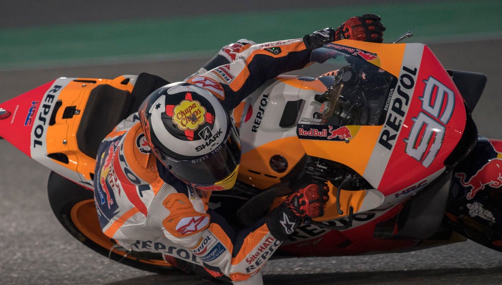 Jorge Lorenzo, subido en su Honda
