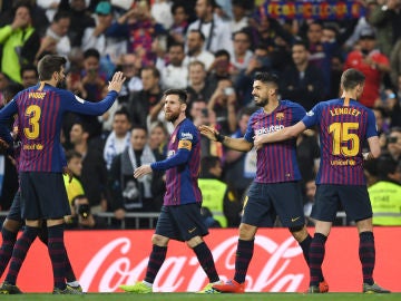 Luis Suárez celebra su gol con el Barcelona