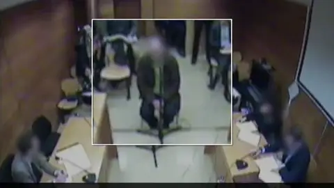 El dueño de la funeraria de Valladolid culpa a su trabajador del cambio de féretros: "Si a mí me cuestan 100 euros ¿para qué quiero yo el ataúd luego?" El dueño de la funeraria de Valladolid culpa a su trabajador del cambio de féretros: "Si a mí me cuestan 100 euros ¿para qué quiero yo el ataúd luego?"