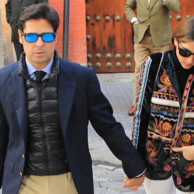 Francisco Rivera y Lourdes Montes durante el entierro de Rafael Serna