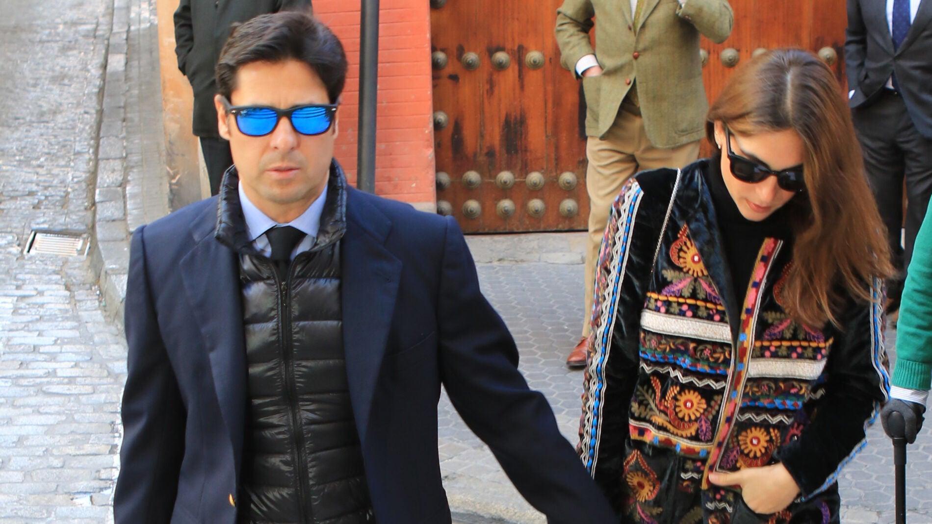 Francisco Rivera y Lourdes Montes durante el entierro de Rafael Serna 