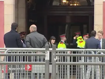 La Guardia Civil se persona en el Parlament para requerir información sobre el 1-O La Guardia Civil se persona en el Parlament para requerir información sobre el 1-O