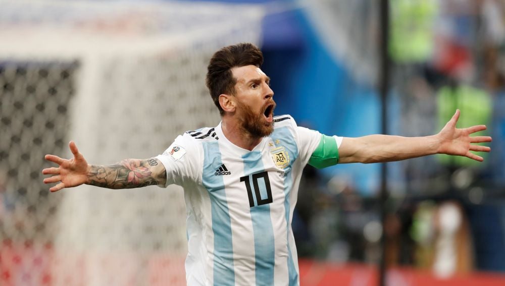 Leo Messi celebra un gol con Argentina