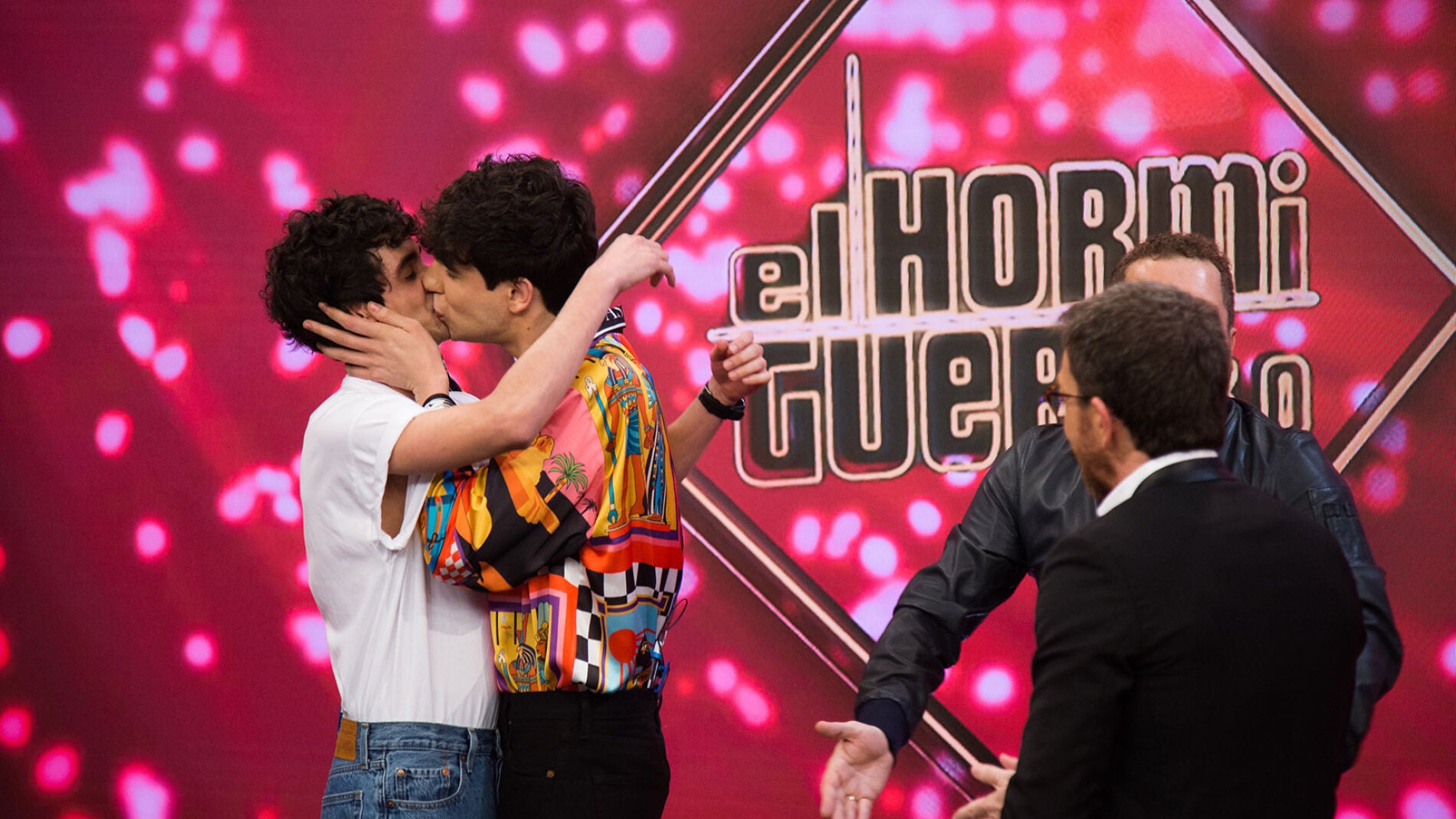 VÍDEO: Los Javis se dan el 'Sí, quiero' en 'El Hormiguero 3.0'