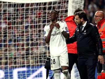 Vinicius se retira llorando del campo en el duelo ante el Ajax Vinicius se retira llorando del campo en el duelo ante el Ajax