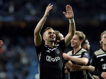 Dusan Tadic celebra la victoria del Ajax en el Bernabéu