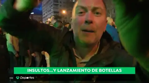 Así fue el abrupto paso de los ultras del Ajax por Madrid: bengalas, 'invitados' polacos... Así fue el abrupto paso de los ultras del Ajax por Madrid: bengalas, 'invitados' polacos...