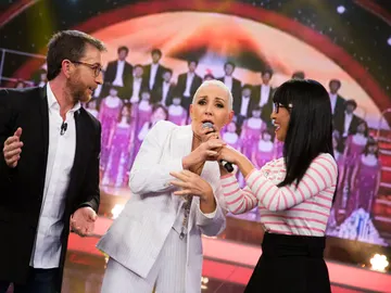 Yibing canta en 'El Hormiguero 3.0' un himno que conmueve a todos los chinos que están fuera de su patria Yibing canta en 'El Hormiguero 3.0' un himno que conmueve a todos los chinos que están fuera de su patria