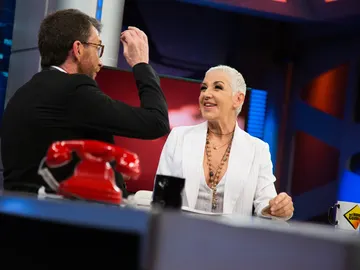 Ana Torroja, sobre su nuevo single 'Llama', en 'El Hormiguero 3.0': "Es de esas canciones que la escuchas y sale el sol" Ana Torroja, sobre su nuevo single 'Llama', en 'El Hormiguero 3.0': "Es de esas canciones que la escuchas y sale el sol"