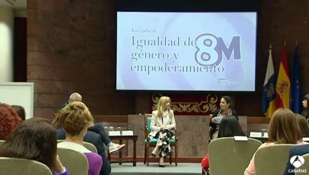 Encuentro de mujeres en el Parlamento de Canarias