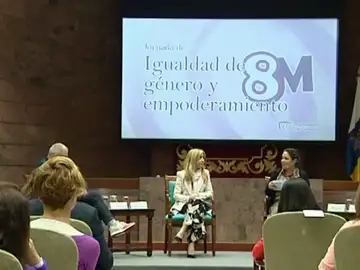 Encuentro de mujeres en el Parlamento de Canarias Encuentro de mujeres en el Parlamento de Canarias