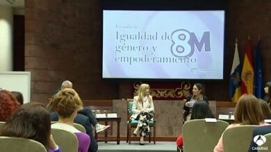 Encuentro de mujeres en el Parlamento de Canarias