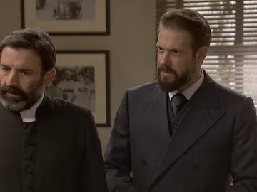Carmelo y Don Berengario, a punto de quedarse al desnudo ante las autoridades Carmelo y Don Berengario, a punto de quedarse al desnudo ante las autoridades