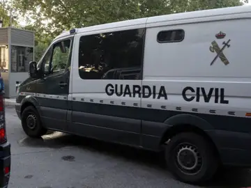 Furgón de la Guardia Civil. Furgón de la Guardia Civil.