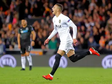 Rodrigo celebra uno de sus goles contra el Krasnodar Rodrigo celebra uno de sus goles contra el Krasnodar