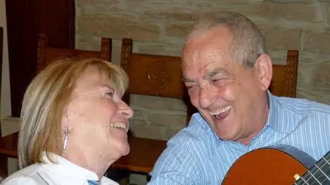 Maribel Tellaetxe, junto a su marido. Maribel Tellaetxe