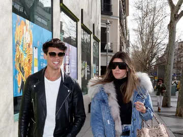 Daniel Illescas y Laura Matamoros por las calles de Madrid Daniel Illescas y Laura Matamoros por las calles de Madrid