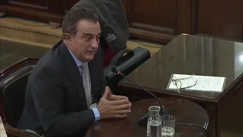 Los Mossos avisaron a Puigdemont, Junqueras y Forn de una "escalada de violencia" el 1-O Los Mossos avisaron a Puigdemont, Junqueras y Forn de una "escalada de violencia" el 1-O