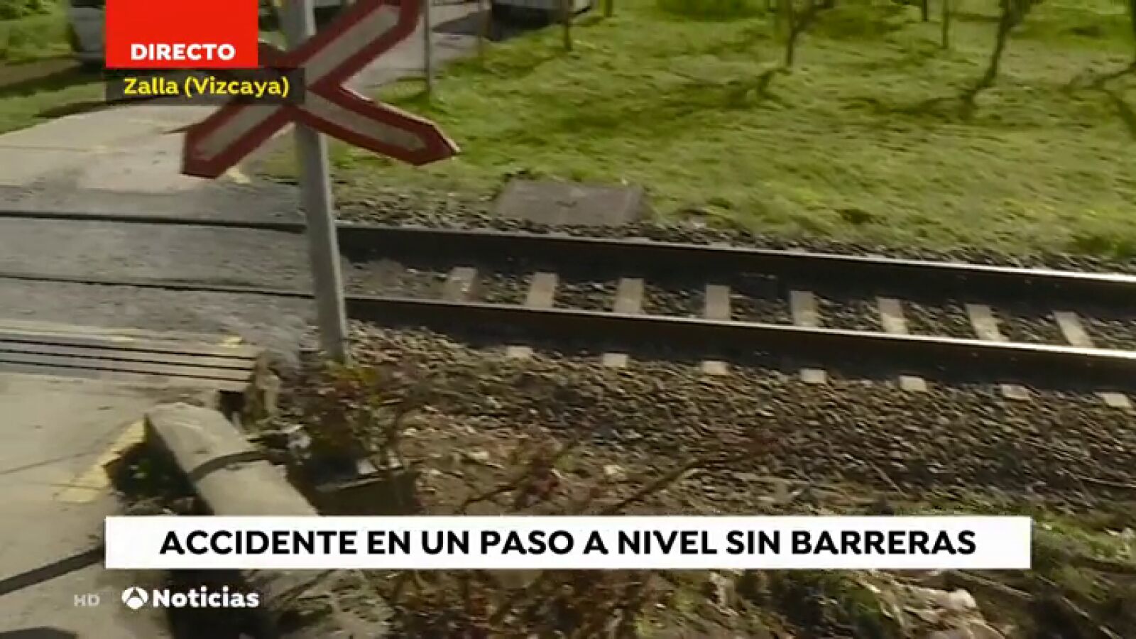 Un helicóptero traslada a un conductor herido grave tras ser arrollado por un tren en Zalla, en Bizkaia