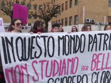 Cientos de mujeres se manifiestan en Italia en el 8M