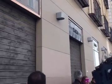 Varios comercios cierran en el centro de Madrid ante la presencia de piquetes en sus puertas