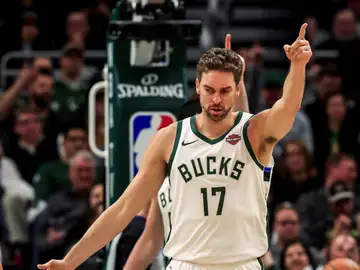 Pau Gasol celebra una acción ante Indiana Pacers Pau Gasol celebra una acción ante Indiana Pacers