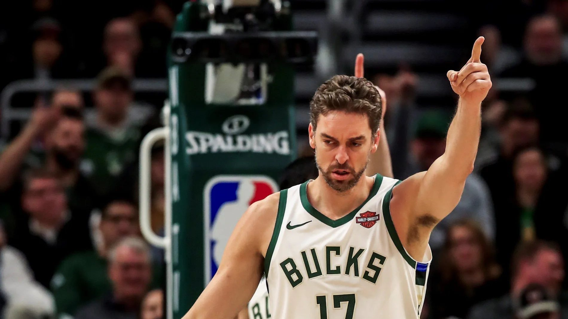 Pau Gasol celebra una acción ante Indiana Pacers Pau Gasol celebra una acción ante Indiana Pacers