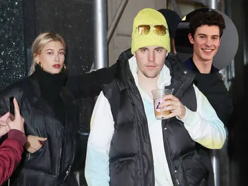 Justin Bieber, Hailey Baldwin y Shawn Mendes Justin Bieber, Hailey Baldwin y Shawn Mendes