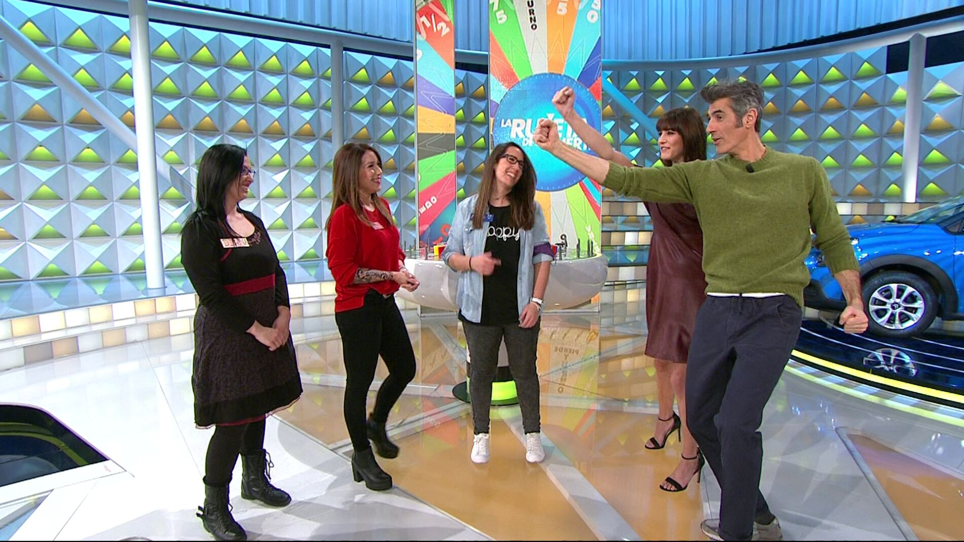 'La Ruleta de la suerte' felicita a las mujeres y a M&oacute;nica por su cumplea&ntilde;os 