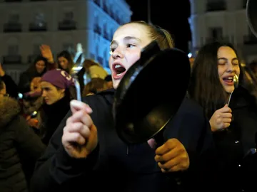 Imagen de la cacerolada en Sol, Madrid Imagen de la cacerolada en Sol, Madrid