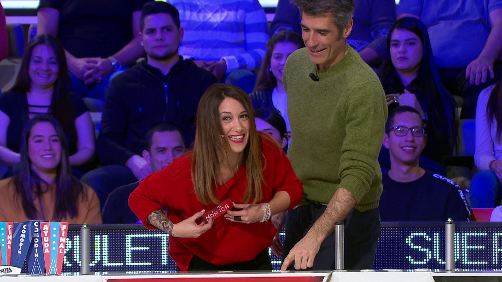 La primera vez que una concursante se queda enganchada al tirar de 'La Ruleta de la suerte'