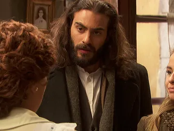 Un descompuesto Isaac descubre que Elsa se va a casar con Álvaro Un descompuesto Isaac descubre que Elsa se va a casar con Álvaro