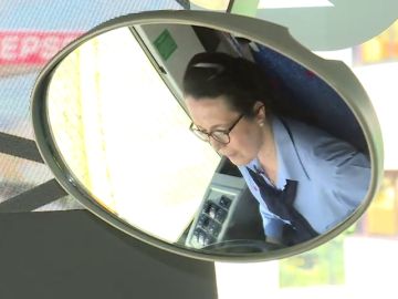Irene, conductora de autobús, cuenta su reto en un mundo de hombres Irene, conductora de autobús, cuenta su reto en un mundo de hombres