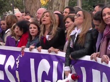 Calvo, Batet, Arrimadas, Montero, Carcedo, Calviño: entre las figuras políticas presentes en la manifestación del 8-M