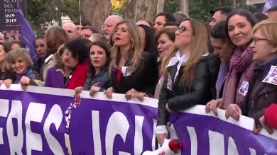 Carmen Calvo, Meritxell Batet, Inés Arrimadas e Irene montero: entre las figuras políticas presentes en la manifestación del 8-M