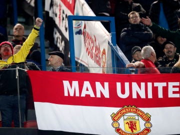 Aficionados del Manchester United en el Parque de los Príncipes de París